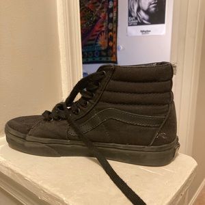 All black sk8 hi vans